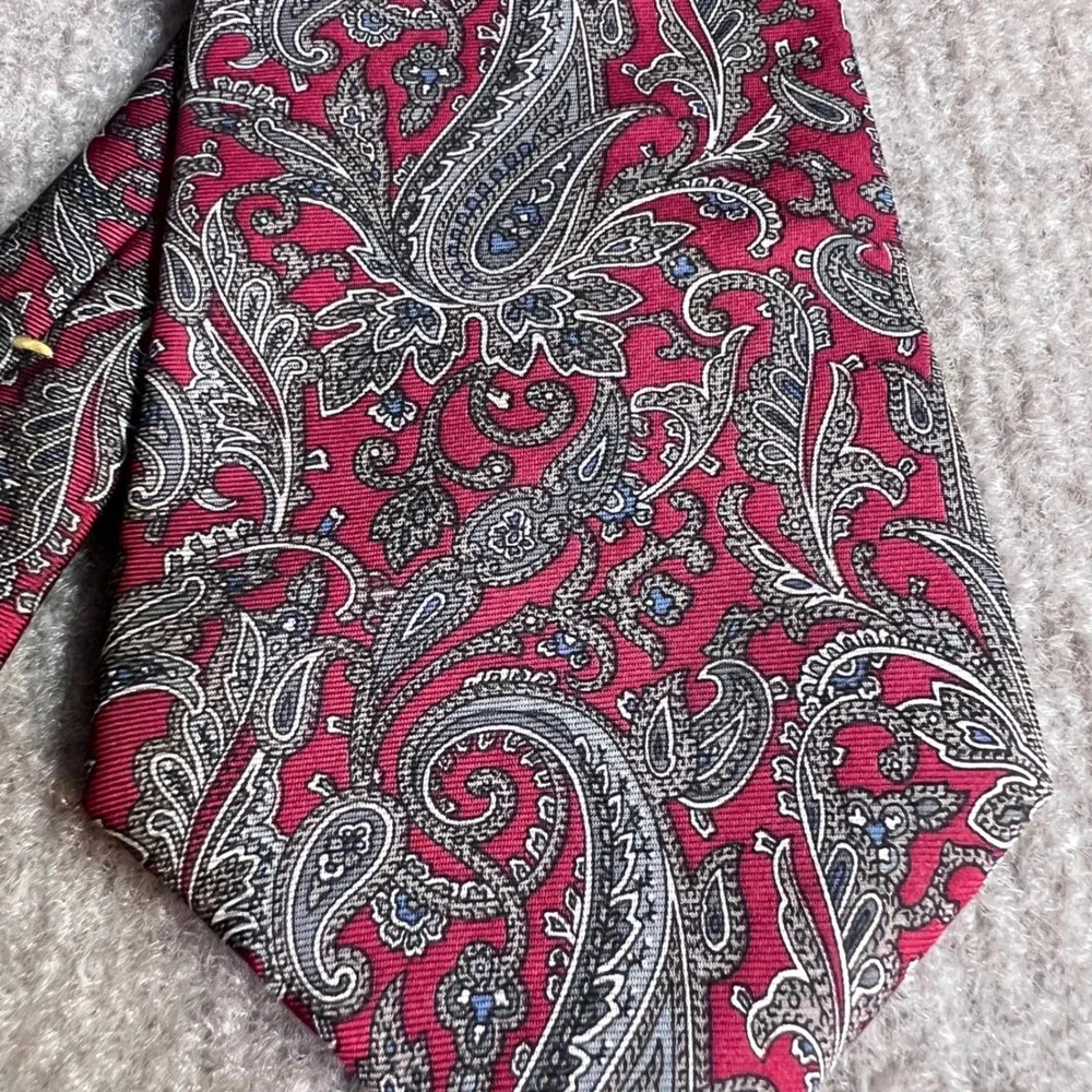 Oscar de la Renta Tie Mens Red Paisley Couture Silk Designer Necktie